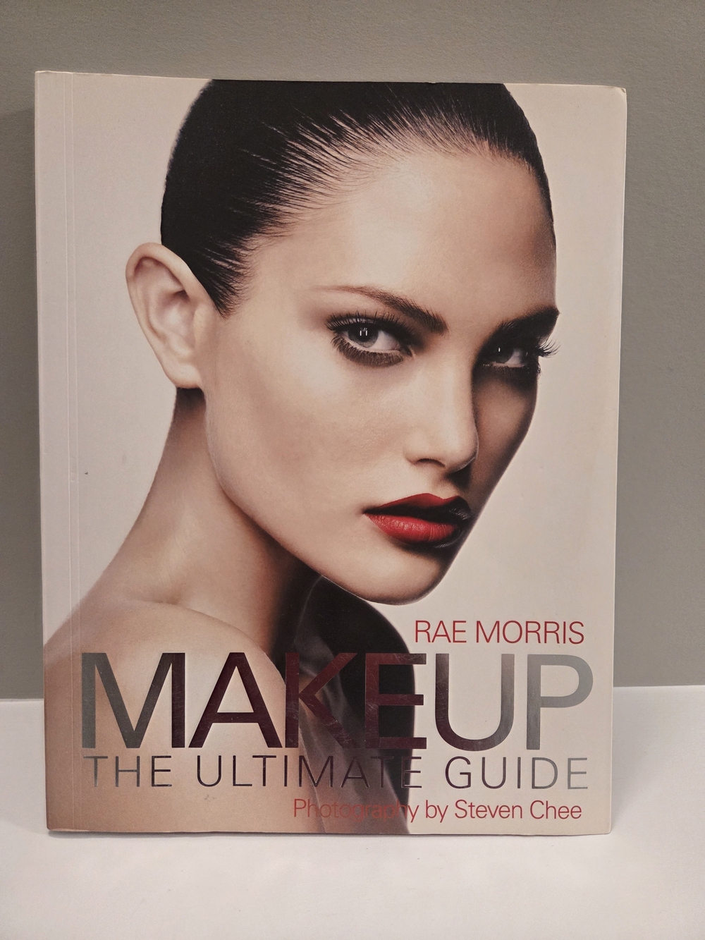 Rae Morris Makeup: The Ultimate Guide Book Beautiful Photos Glamour Lips Eyes